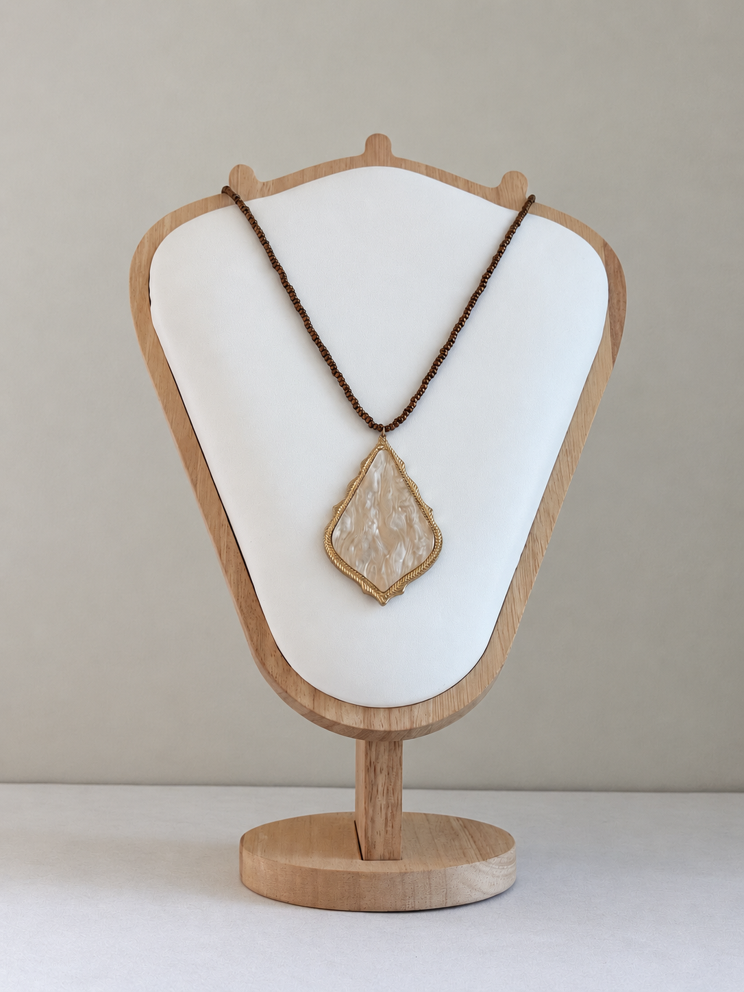 Vintage Mother of Pearl Pendant Necklace